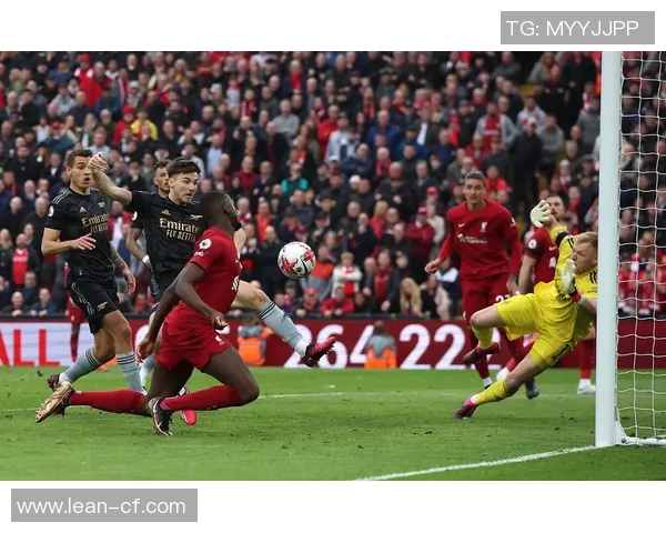 阿森纳与利兹联精彩对决回顾赛场瞬间与战术分析全记录 阿森纳与利兹联精彩对决回顾赛场瞬间与战术分析全记录